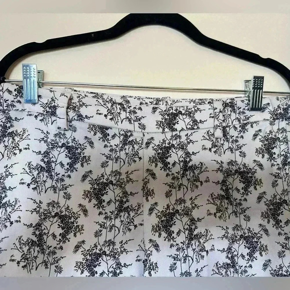 H&M Capris in Size 8 - Picture 4 of 7